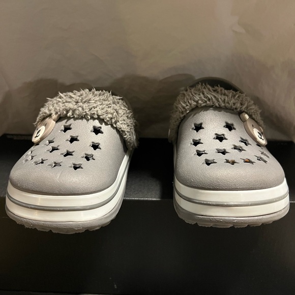 Kids size 6 shoes - Picture 2 of 6